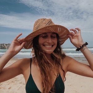 Meet your Posher, Elise